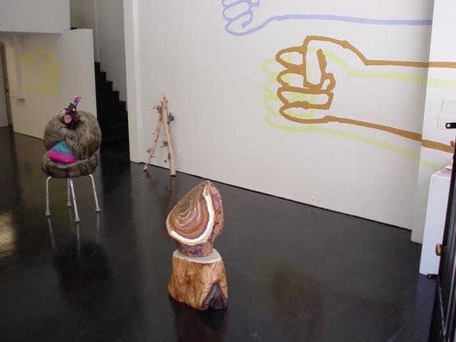 Anna SEW HOY broken arm - installation view